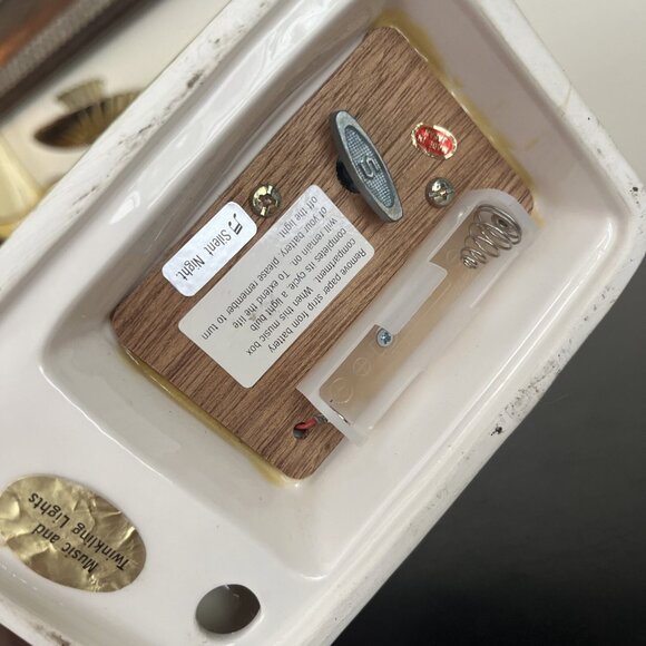 Vintage Japan Musical Ceramic Christmas House Plays Silent Nighy - Picture 5 of 5